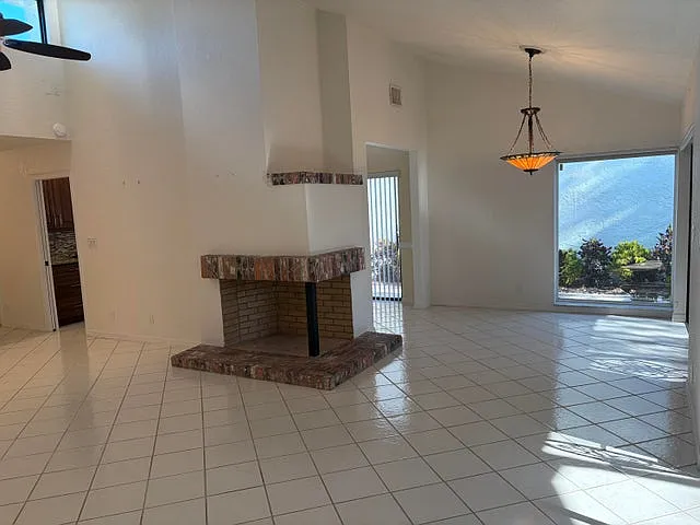 3 bed, 1917 sqft, $4,450 — Photo 3
