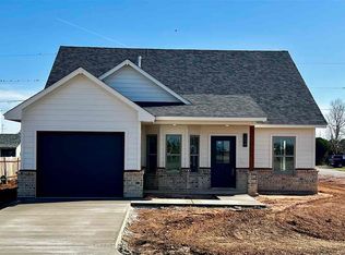 206 2nd St, Elgin, OK 73538
