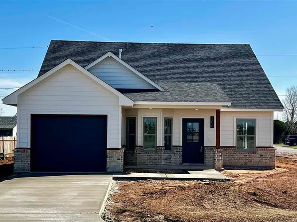 206 2nd St, Elgin, OK 73538