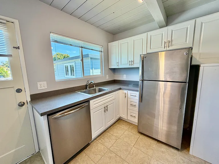 5747 Vicente St #D — Photo 10