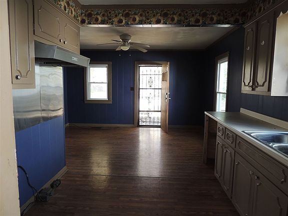 5th image of 421 Victory Ave