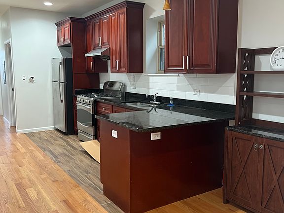 4th image of 3437 S Lowe Ave #2