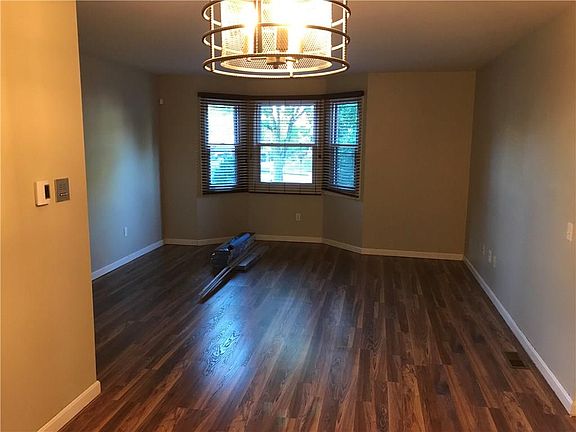 5th image of 1489 Westminster St #2