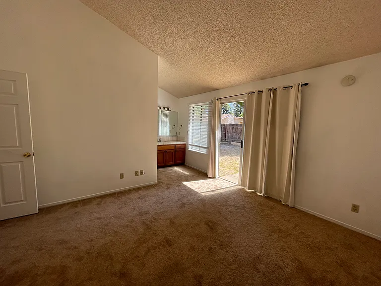 3816 N Forestiere Ave — Photo 5