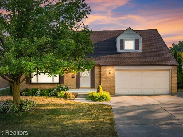 22596 Lange St, Saint Clair Shores, MI 48080