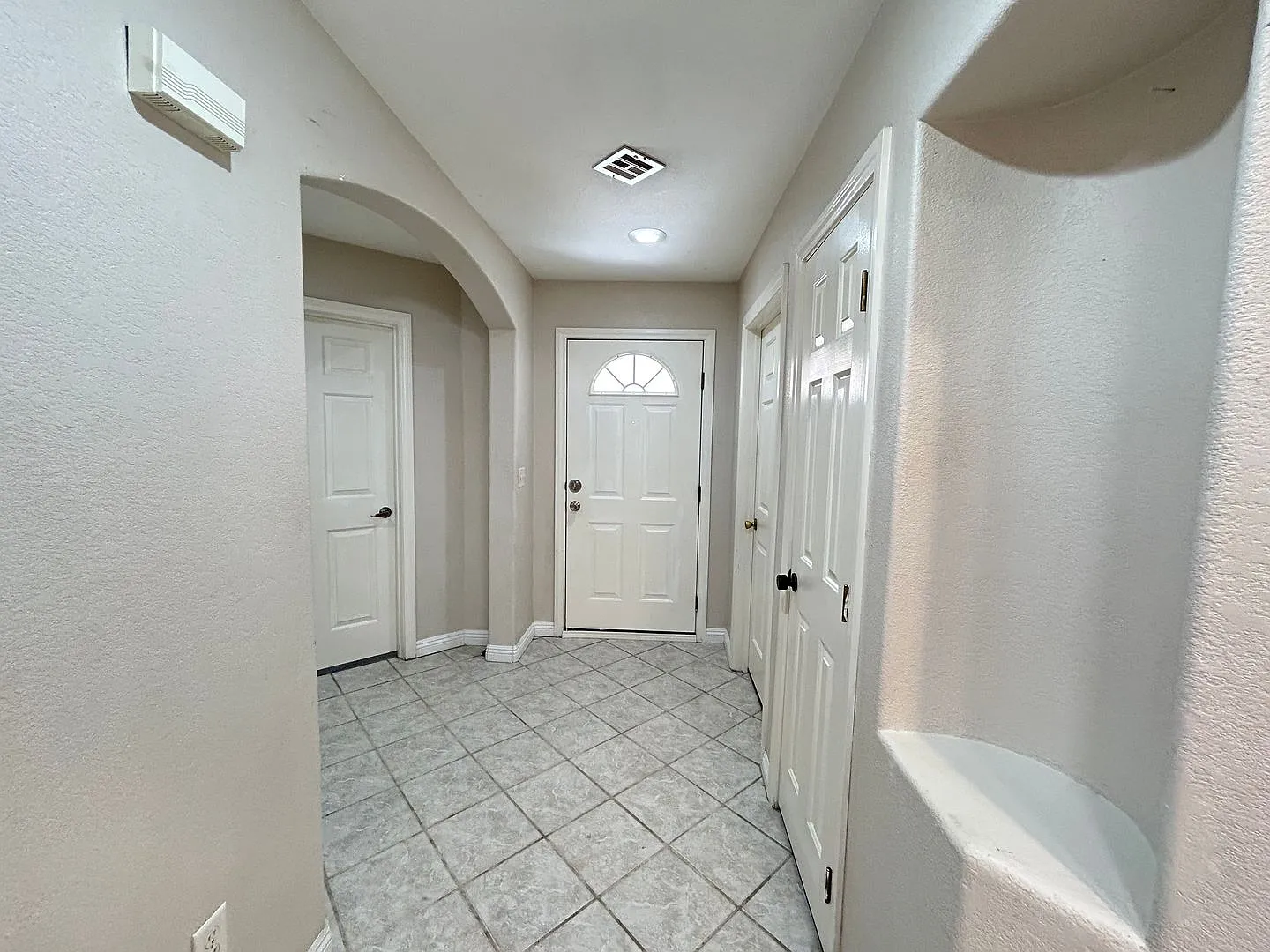 Single Story 3-Bed 2-Bath Townhouse! — Photo 2