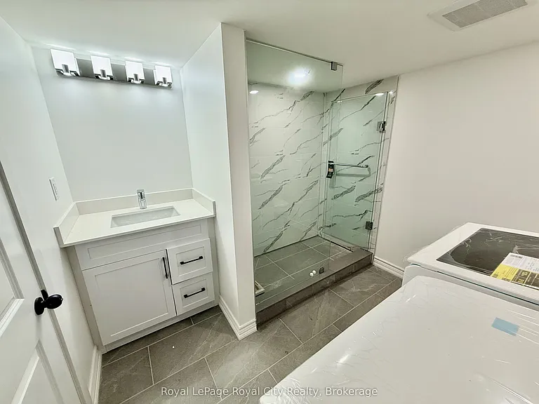 34 John Brabson Cres — Photo 8