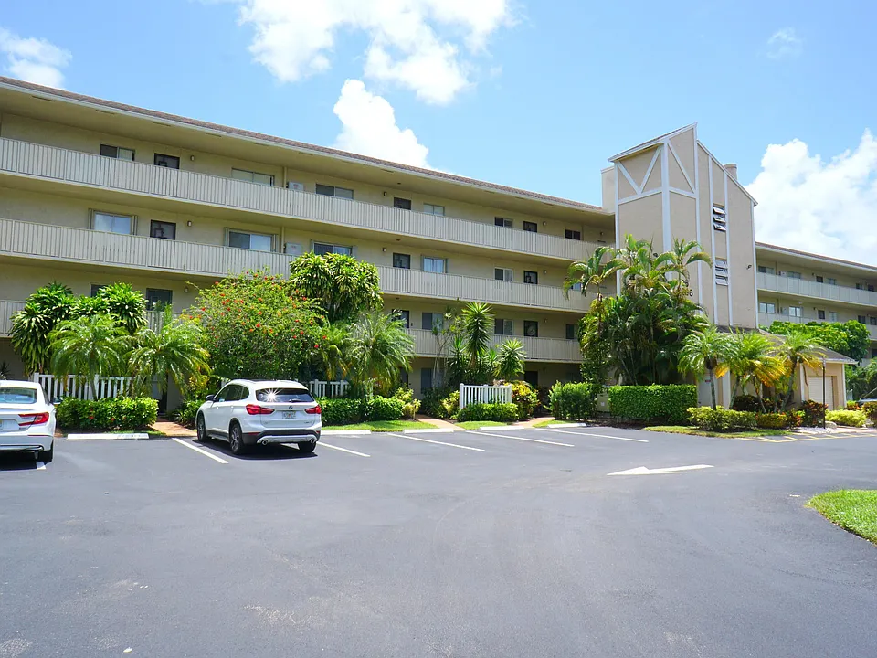 7286 Huntington Ln #306