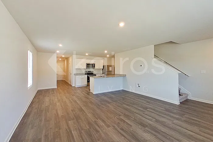 3 bed, 2.5 bath, 1522 sqft, $1,595 — Photo 3