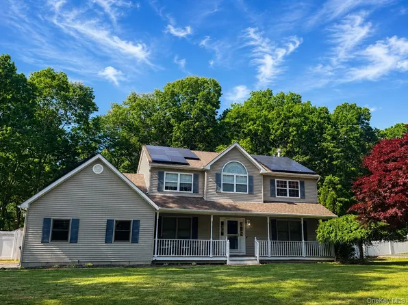 27 4th Avenue, Rocky Point, NY 11778