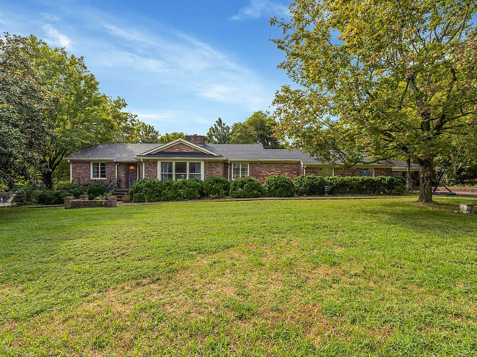 1st image of 507 Oakwood Dr