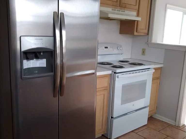 204 E 33rd Pl — Photo 3