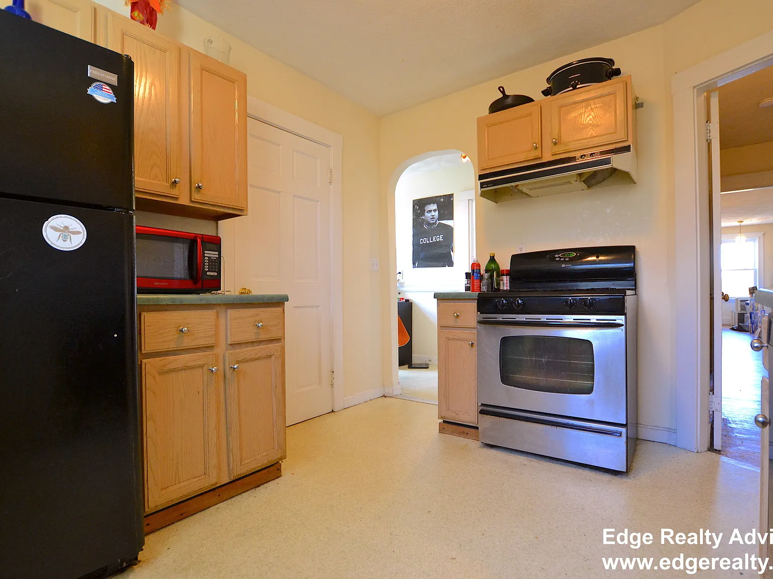 4 bed, 1.0 bath, 2000 sqft, $5,300 — Photo 2