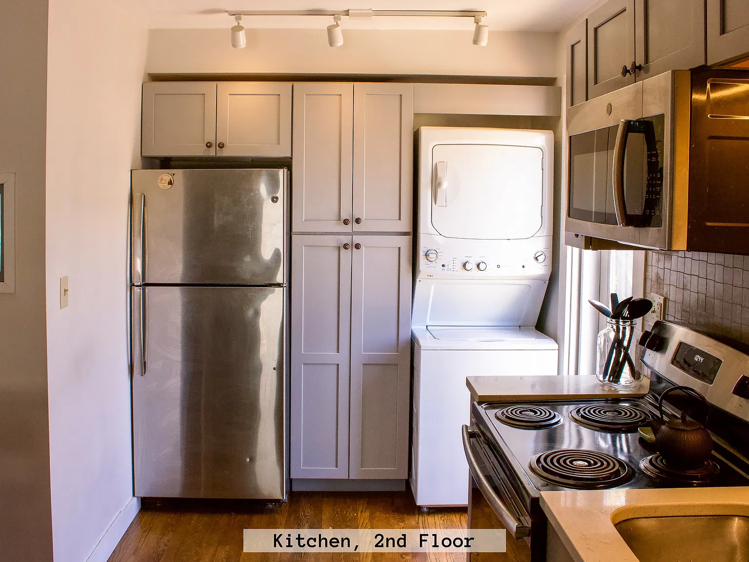3 bed, 1200 sqft, $3,100 — Photo 4