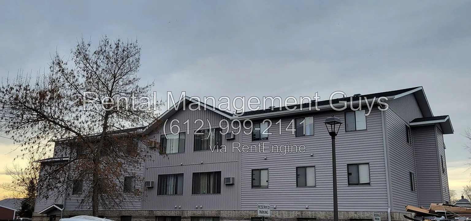4 bed, 2.0 bath, 1056 sqft, $1,200 — Photo 2