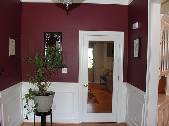 4th image of 208 E Davis St