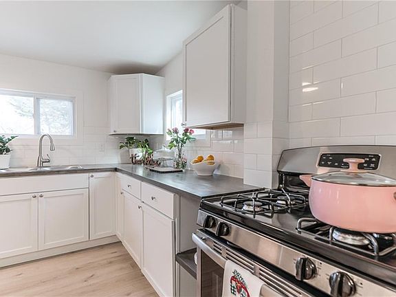 2nd image of 2904 Waverly Ave