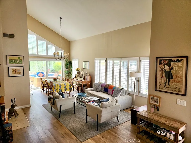 24718 Calle Serranona — Photo 3