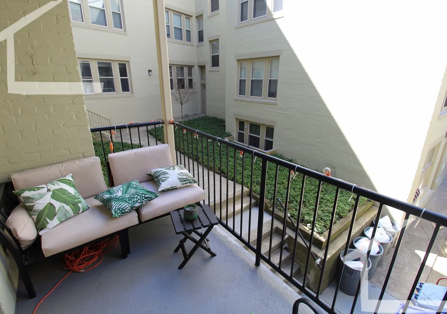 Charming 2 Bedroom--No Broker Fee — Photo 4