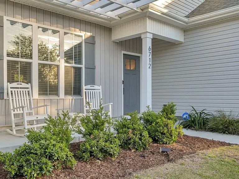 6712 Kenmore Dr — Photo 4