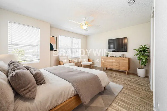 558 Kit St — Photo 13