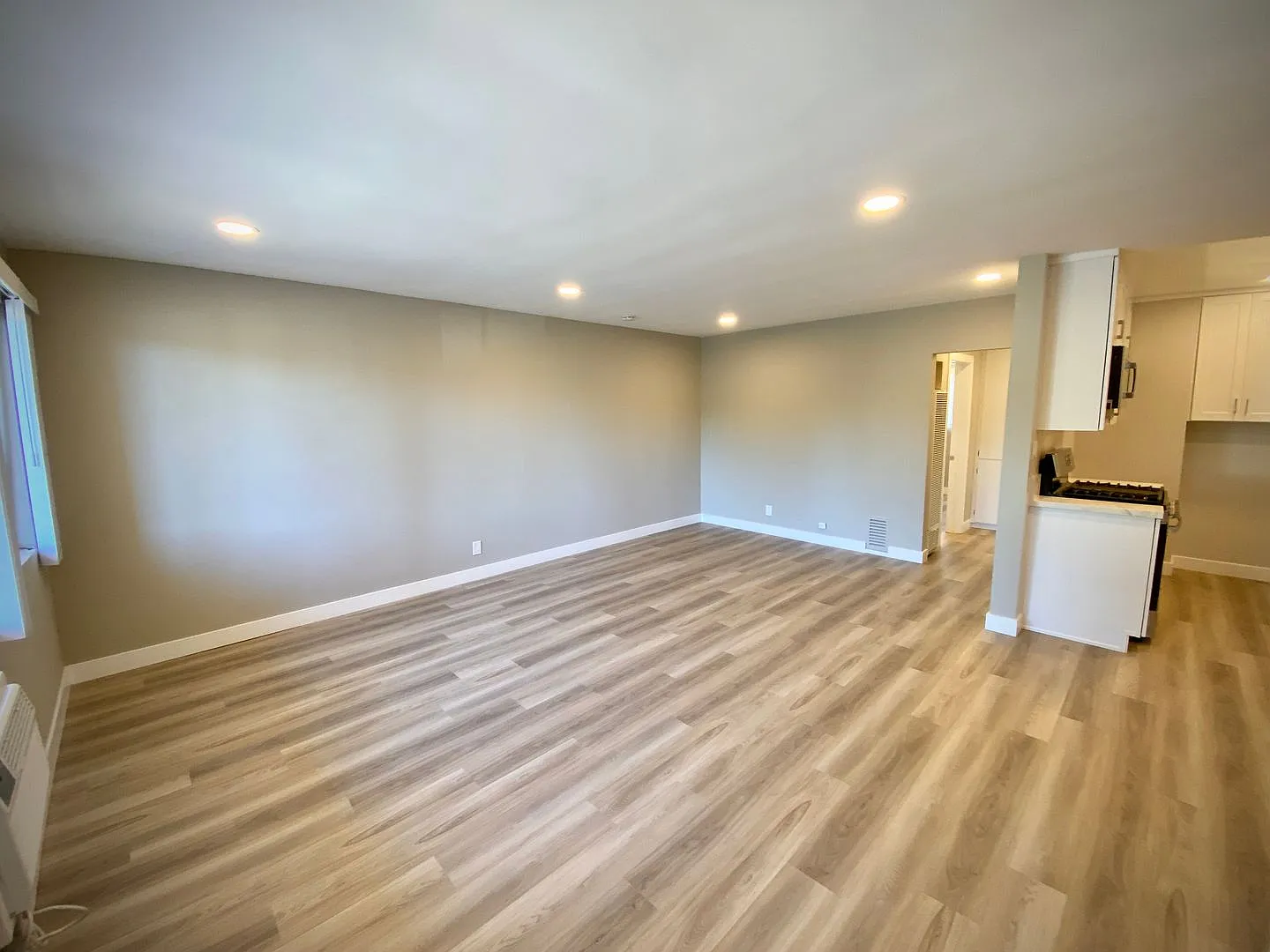 LAUREL — Photo 1