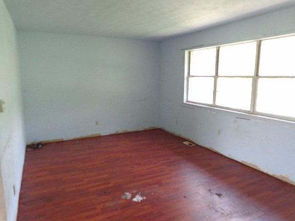 2nd image of 454 5th St