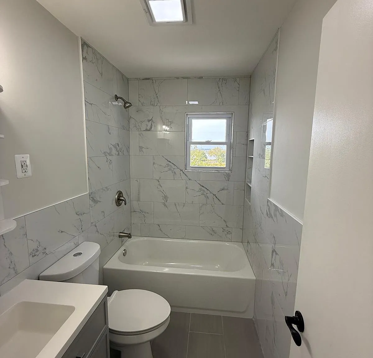 3 bed, 1200 sqft, $3,300 — Photo 2