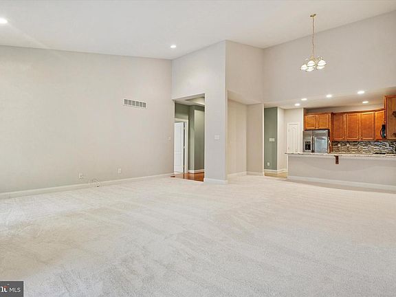 4th image of 550 Hodgson Cir