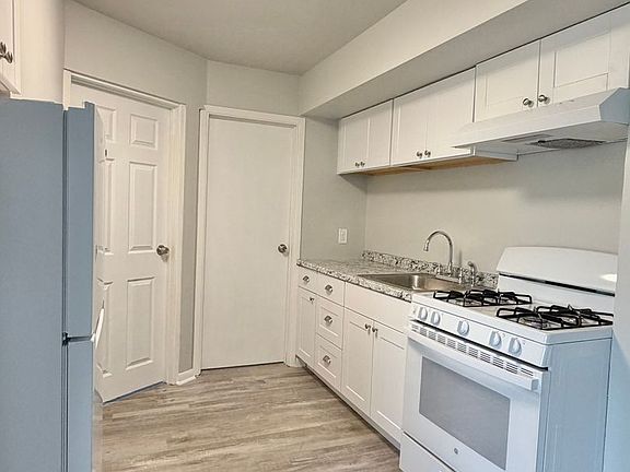 4th image of 2414 Banning Rd #1