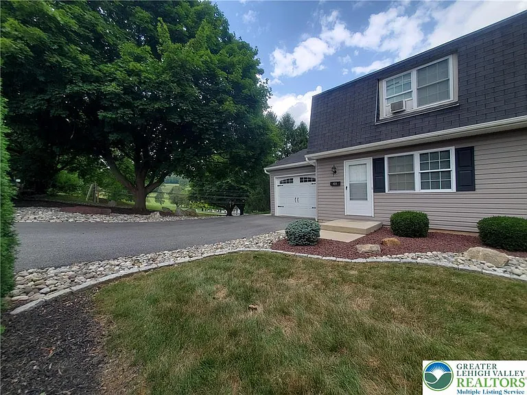 103 Hickory St — Photo 2