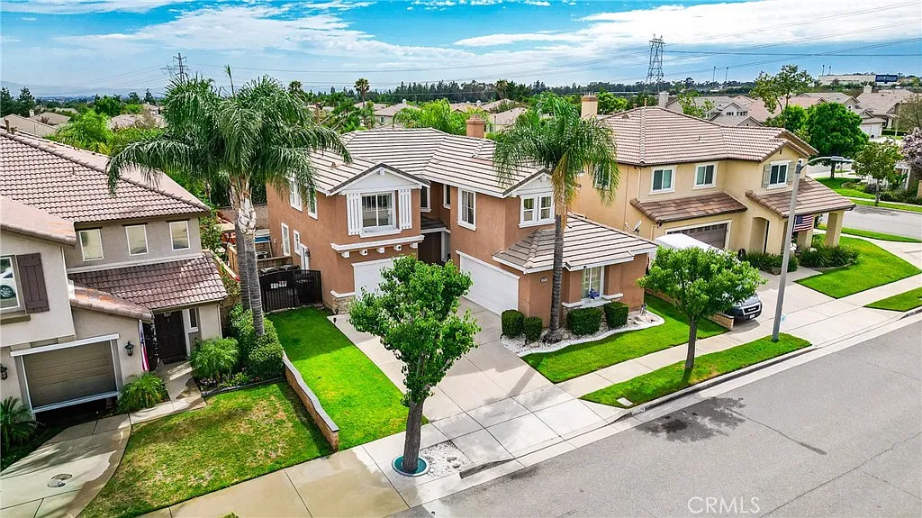 4 bed, 2.5 bath, 2349 sqft, $6,300 — Photo 1