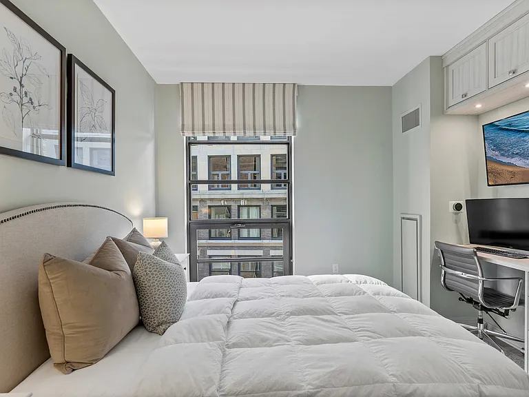 580 Washington St #1002 — Photo 21