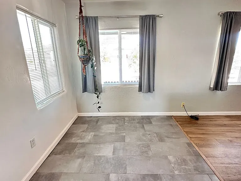 2120 La Veta Dr NE — Photo 8