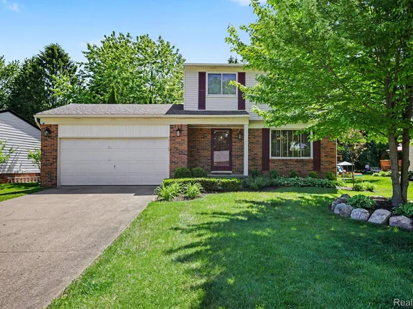 1683 Dancer Dr, Rochester Hills, MI 48307