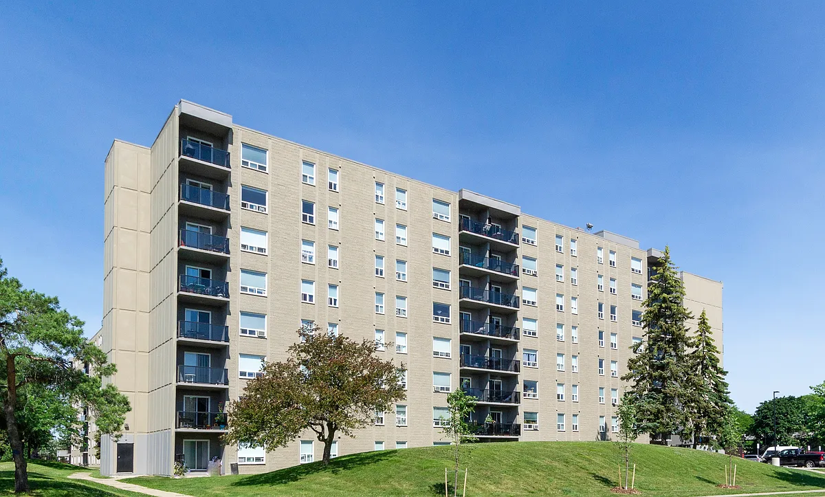 Building Photo - 390 Southdale Rd E