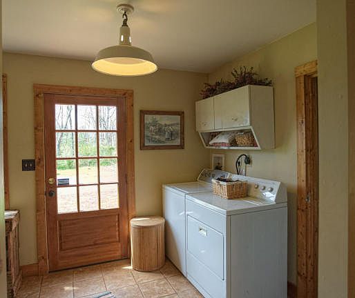 5th image of 45 Crow Hill Ln