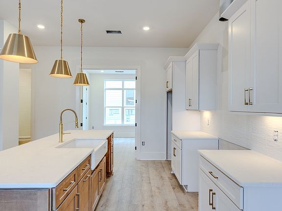 4th image of 110 Myrtle St Unit H