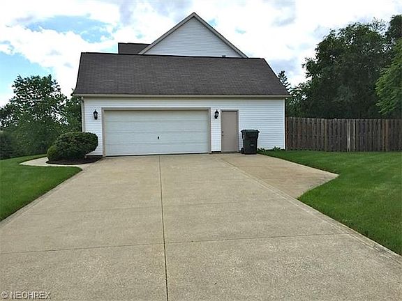 2nd image of 614 Oakcrest Dr