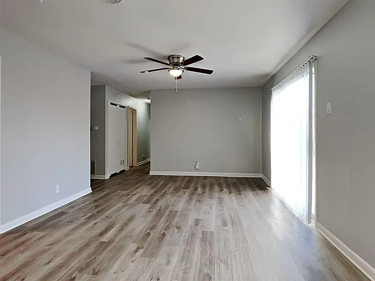 5825 Aton Ave — Photo 2