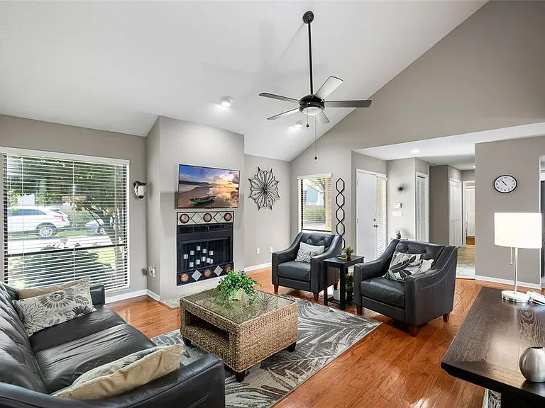 11520 Galleria Dr — Photo 7