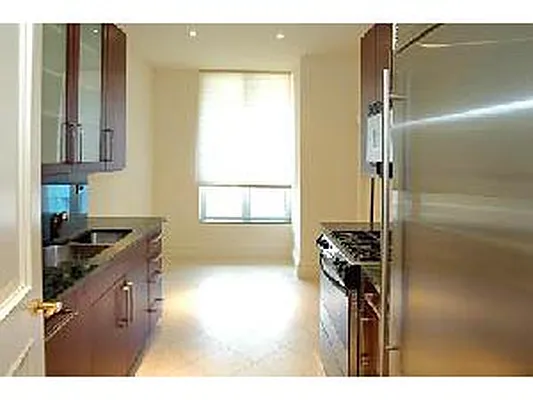 Rented by Beekman Regent Leasing  | media 31