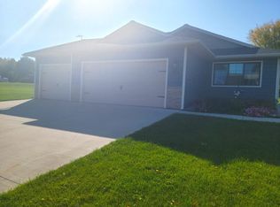 1016 Eloise St, Okoboji, IA 51355
