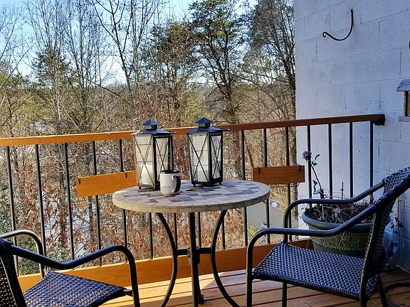 Balcony facing S onto lake