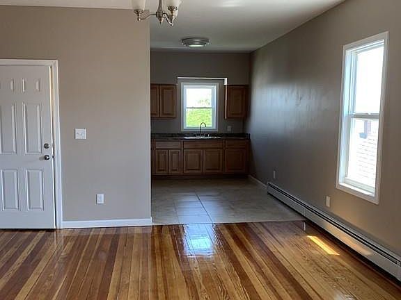 5th image of 248 Mount Pleasant St #2
