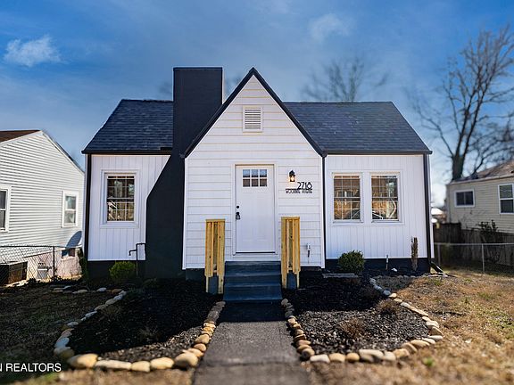 4th image of 2718 Woodbine Ave