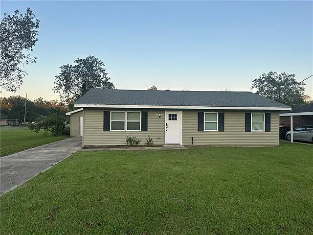 3 bed, 1.0 bath, 1200 sqft, $1,400 — Photo 2