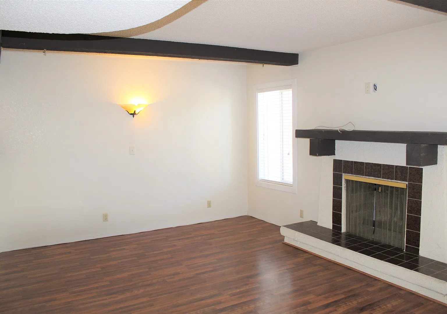 2 Story Condo Centrally Located — Photo 3