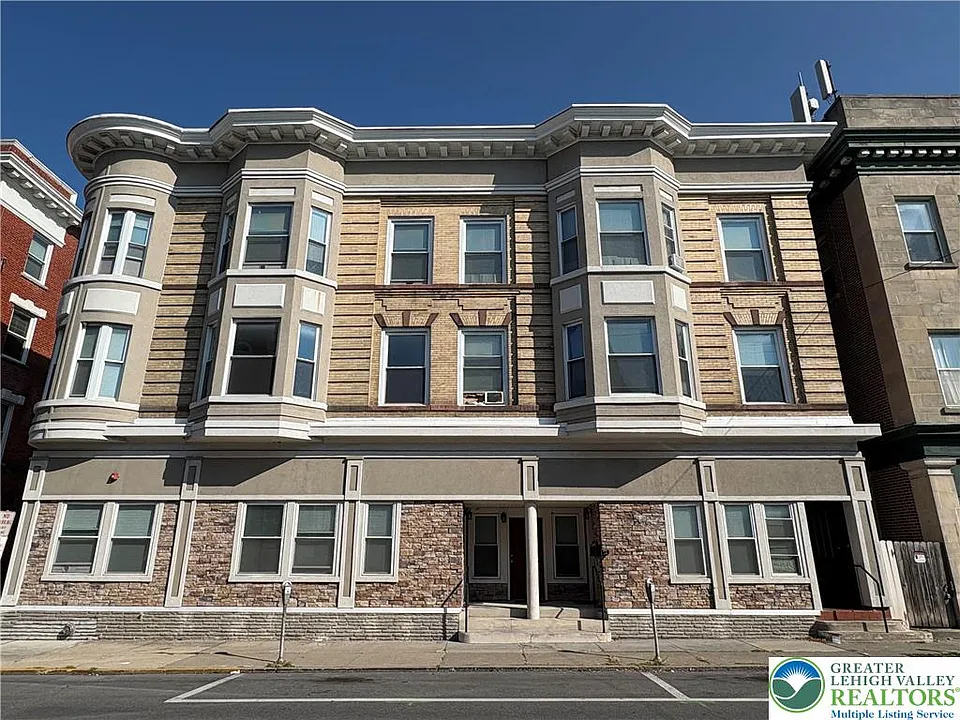 17 Belvidere St #205