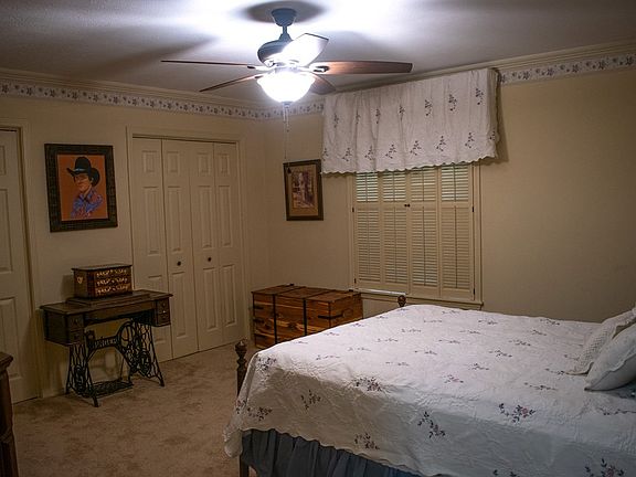 3rd image of 3500 Colonial Dr